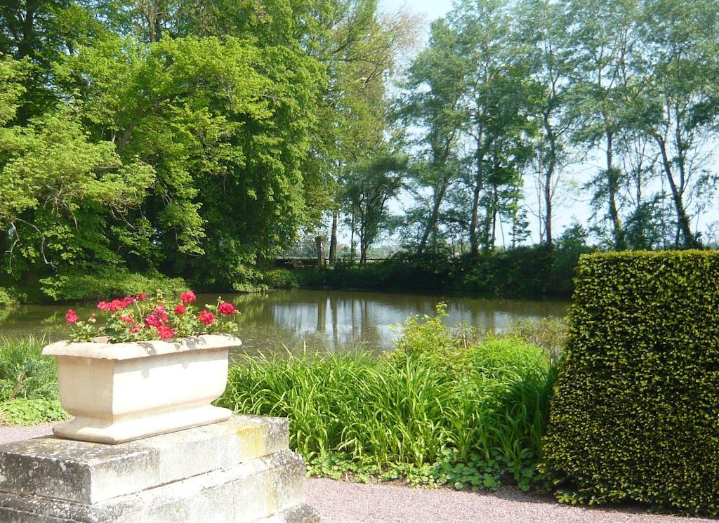 Chateau De Beneauville Bed and Breakfast Petiville  Esterno foto